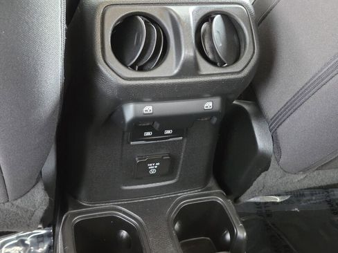 Used 2023 Jeep Gladiator Overland AWD/4WD image 15