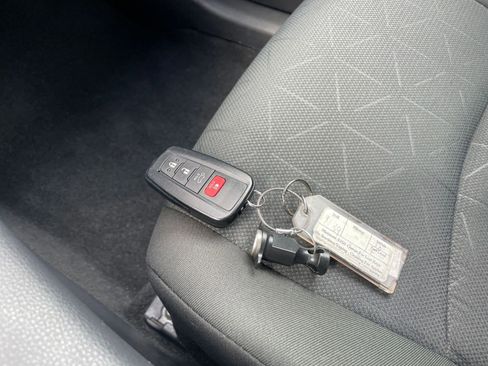 Used 2025 Toyota RAV4 XLE w/ Convenience Package image 21