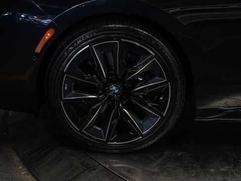 Used 2024 BMW 760i xDrive w/ Premium Package 2 AWD/4WD image 9