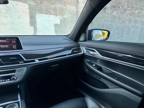 Used 2020 BMW 750i xDrive w/ M Sport Package AWD/4WD image 28