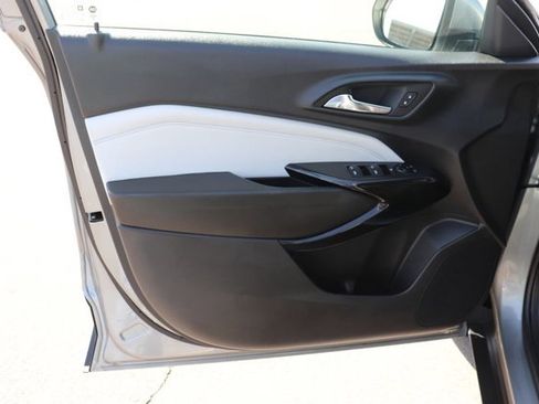 Used 2025 Chevrolet Trax LT image 8