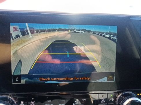 Used 2023 Toyota Highlander Limited image 22