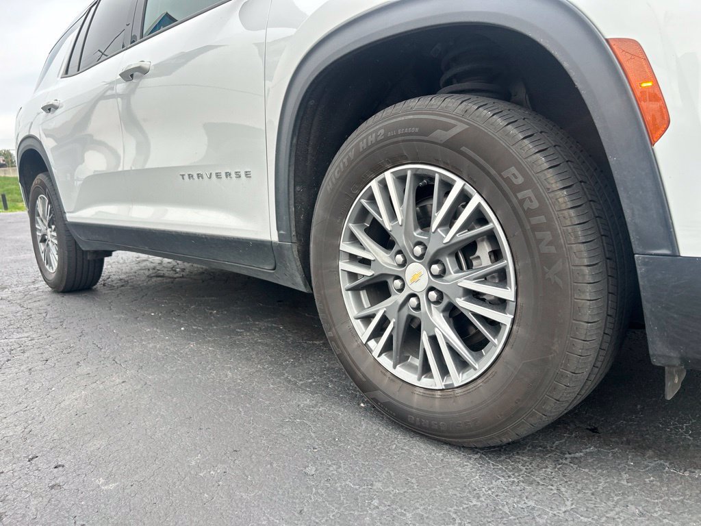 Used 2025 Chevrolet Traverse LT FWD image 10