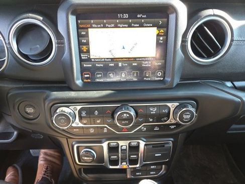 Used 2020 Jeep Gladiator Overland image 14