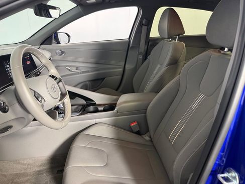 Used 2025 Hyundai Elantra SEL image 21