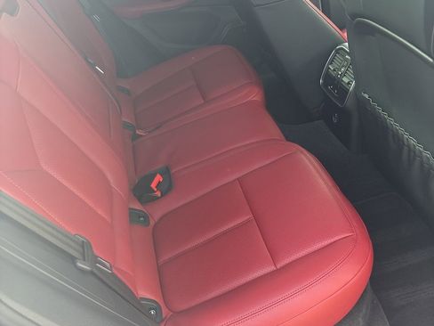 Used 2024 Porsche Macan image 6