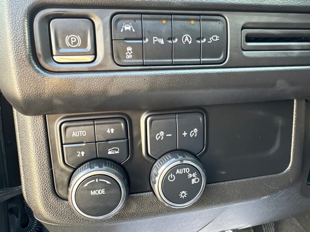 Used 2021 Chevrolet Tahoe RST w/ Luxury Package AWD/4WD image 47