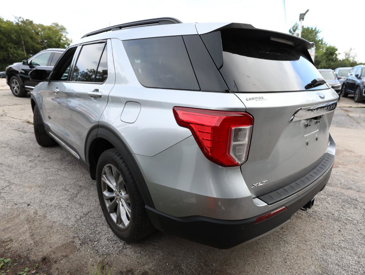 Used 2021 Ford Explorer XLT w/ Equipment Group 202A AWD/4WD image 10