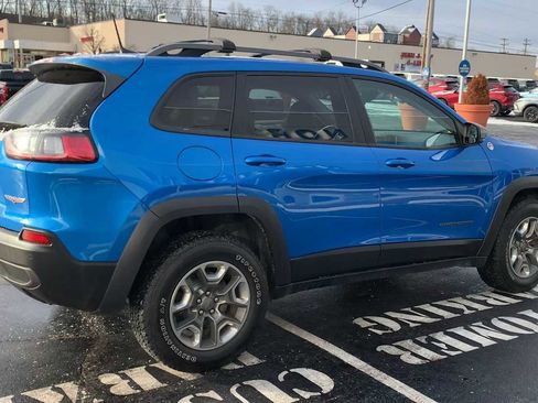 Used 2019 Jeep Cherokee Trailhawk w/ Cold Weather Group image 8