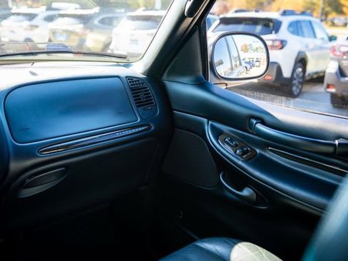 Used 2002 Lincoln Blackwood image 28