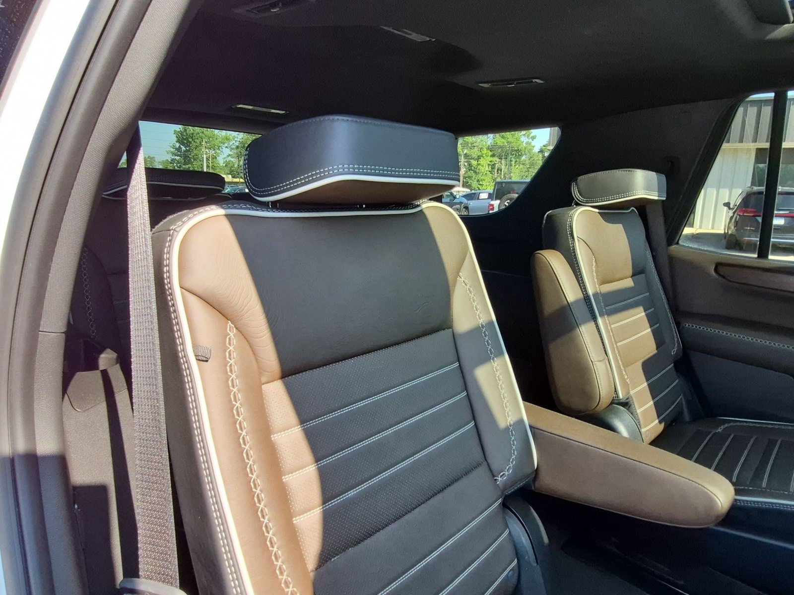 Certified 2025 GMC Yukon Denali Ultimate AWD/4WD image 28