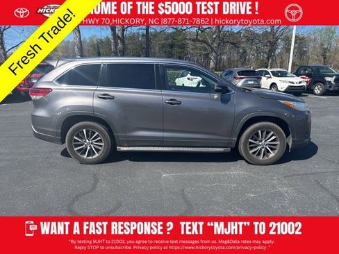 Used 2019 Toyota Highlander XLE image 3