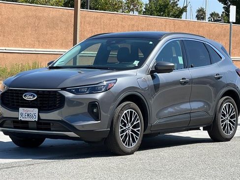 Used 2023 Ford Escape SE w/ PHEV Premium Package image 8
