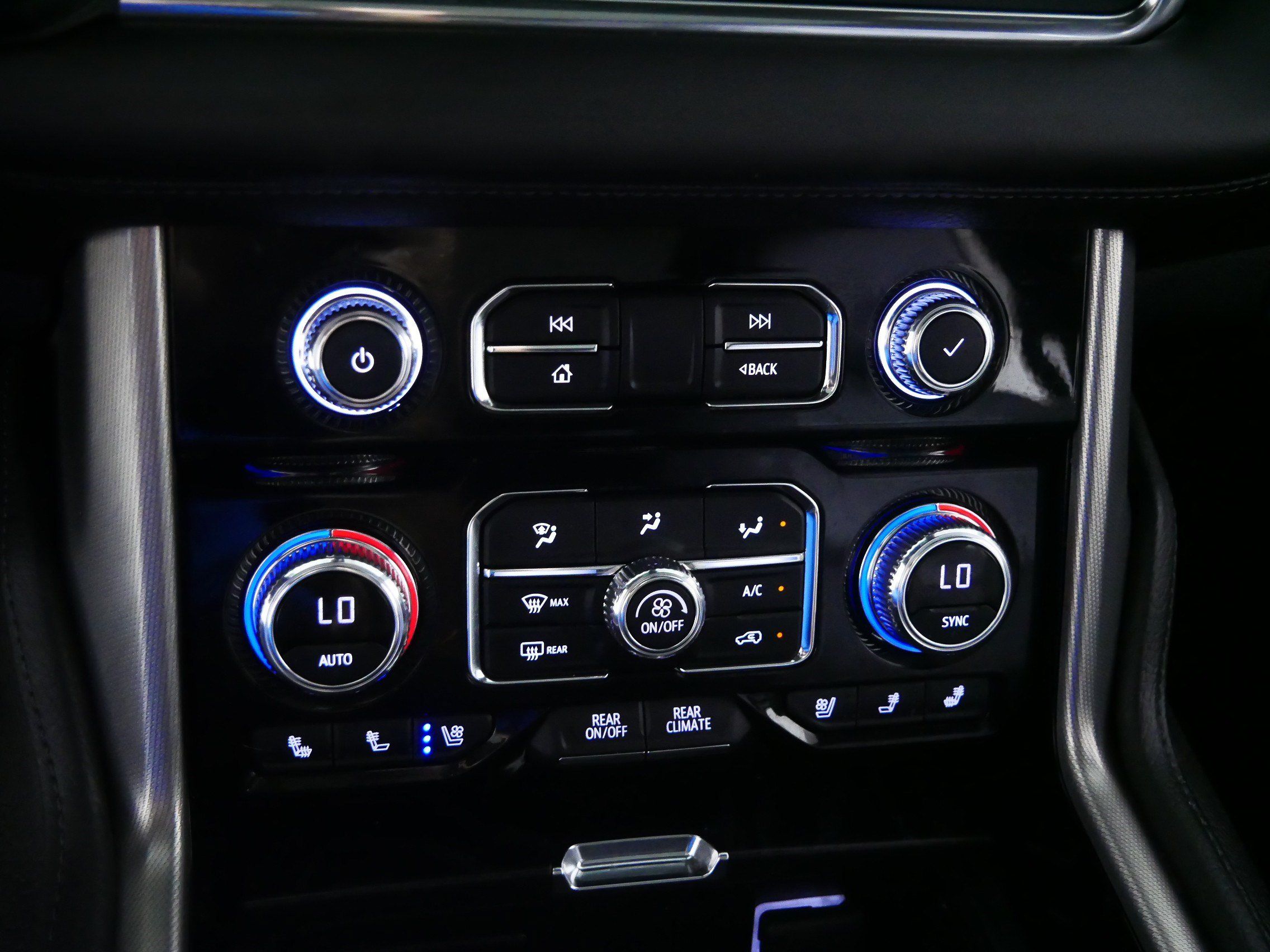 Certified 2022 GMC Yukon Denali w/ Denali Premium Package AWD/4WD image 23