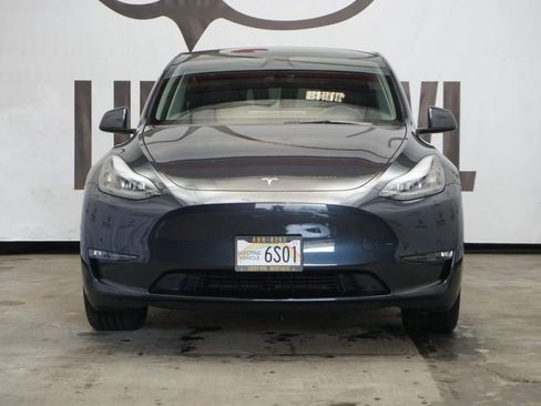 Used 2024 Tesla Model Y Long Range image 3