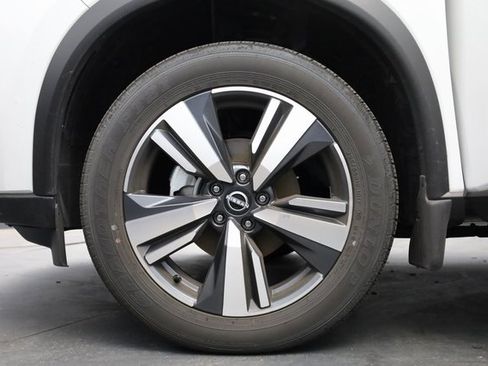 Certified 2025 Nissan Rogue SL image 7