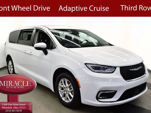 Used 2023 Chrysler Pacifica Touring-L FWD image 41