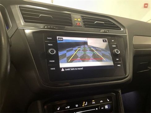 Used 2022 Volkswagen Tiguan SE image 17