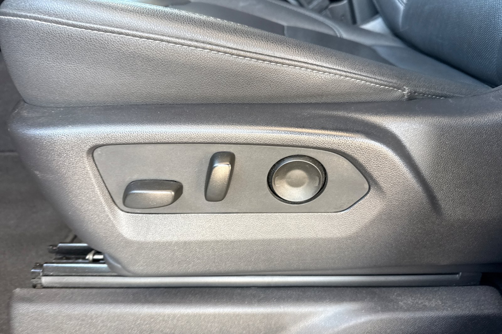 Used 2025 GMC Sierra 1500 SLT AWD/4WD image 19
