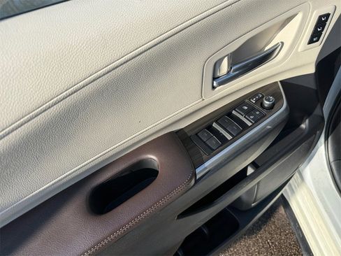 Used 2021 Toyota Sienna Platinum image 21