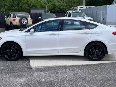 Used 2016 Ford Fusion SE FWD image 2