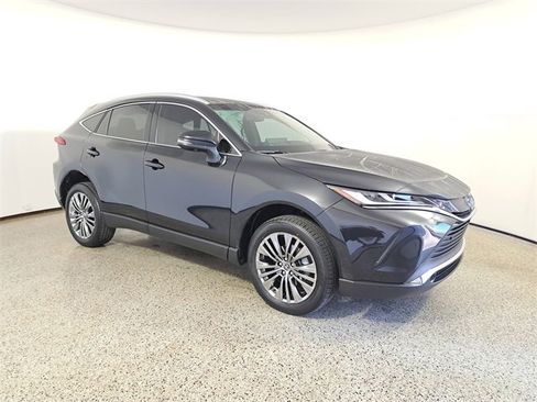 Used 2023 Toyota Venza Limited image 4