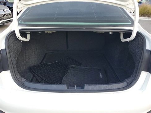 Certified 2023 Volkswagen Jetta SE w/ Panoramic Sunroof Package image 8