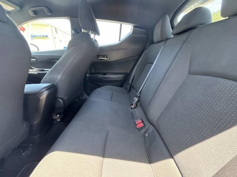 Used 2019 Toyota C-HR XLE FWD image 11