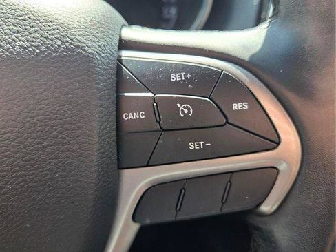 Used 2021 Jeep Grand Cherokee Laredo X RWD image 32