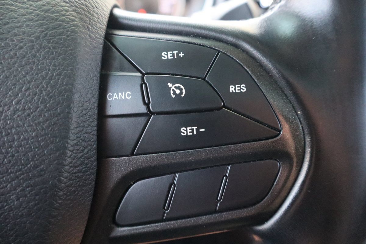 Used 2020 Jeep Cherokee Trailhawk w/ Comfort/Convenience Group AWD/4WD image 31