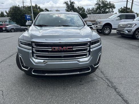 Used 2023 GMC Acadia SLT w/ Technology Package FWD image 2