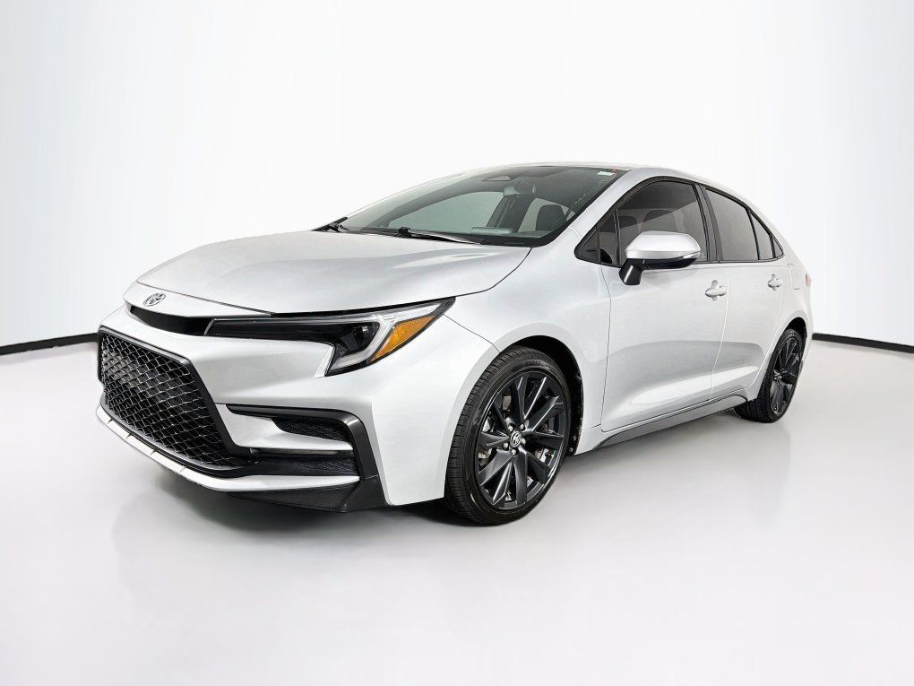 Used 2023 Toyota Corolla SE FWD image 3