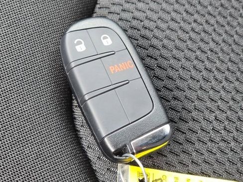 Used 2023 Jeep Renegade Latitude w/ Premium Group image 36