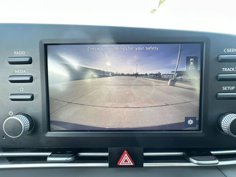 Used 2023 Hyundai Elantra SE image 14