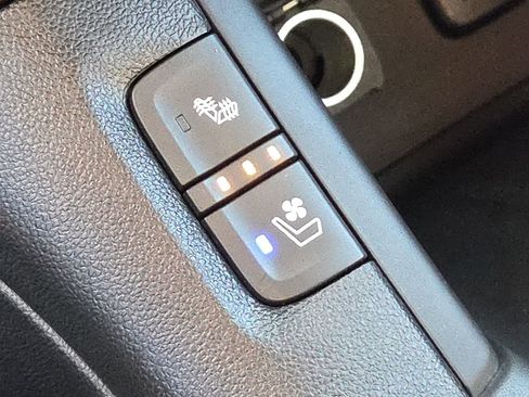 Used 2019 GMC Acadia Denali w/ Technology Package FWD image 26