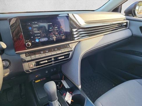 Used 2025 Toyota Camry LE w/ Convenience Package image 20