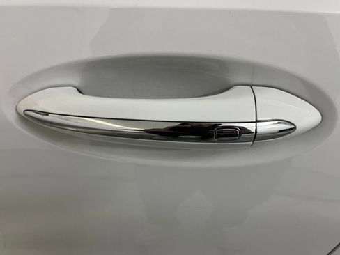 Used 2023 Buick Envision Essence image 40