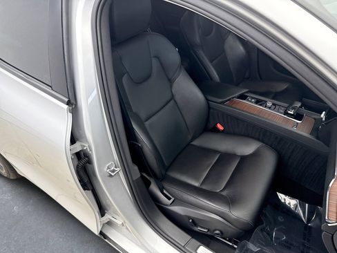 Used 2022 Volvo S60 B5 Momentum w/ Premium Package image 16