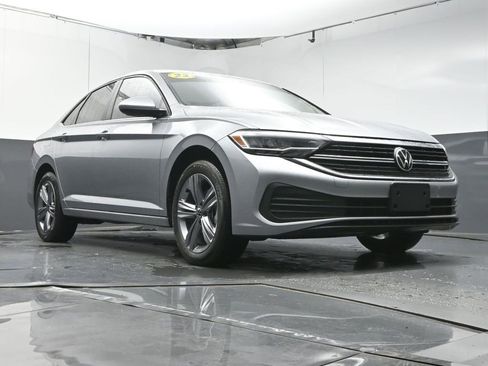 Used 2023 Volkswagen Jetta SE image 31