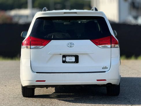 Used 2012 Toyota Sienna LE FWD image 4
