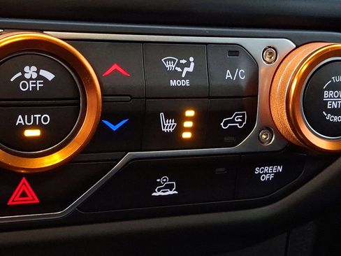 Used 2023 Jeep Gladiator Mojave w/ Cold Weather Group image 31