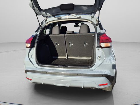 Certified 2022 Nissan Kicks SV FWD image 11