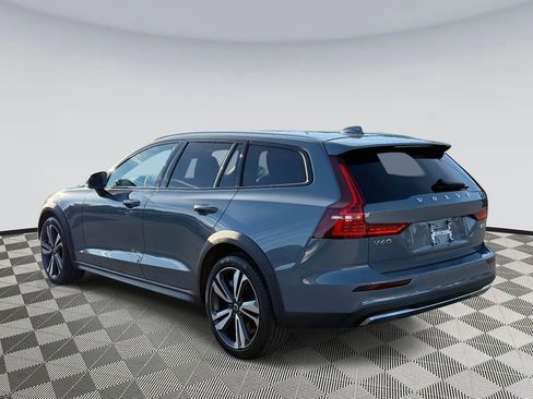 Used 2023 Volvo V60 B5 Cross Country Plus w/ Climate Package image 4