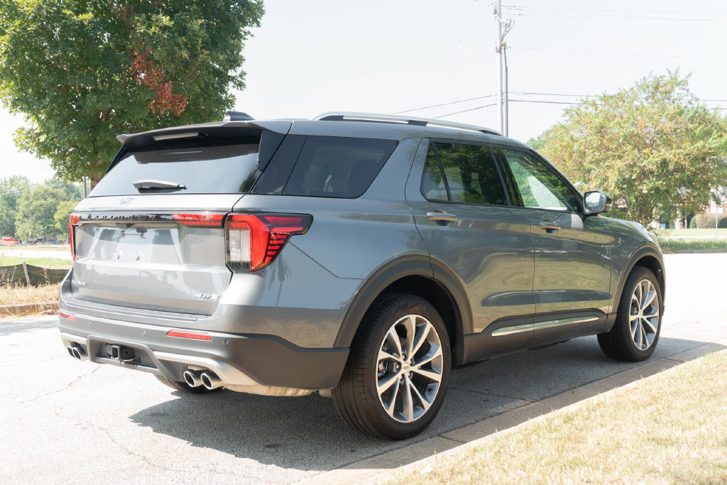 Used 2025 Ford Explorer Platinum w/ Ultimate Package AWD/4WD image 7
