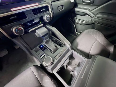 Used 2025 Toyota Tacoma SR AWD/4WD image 26
