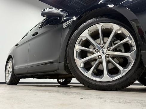 Used 2018 Ford Taurus Limited image 3