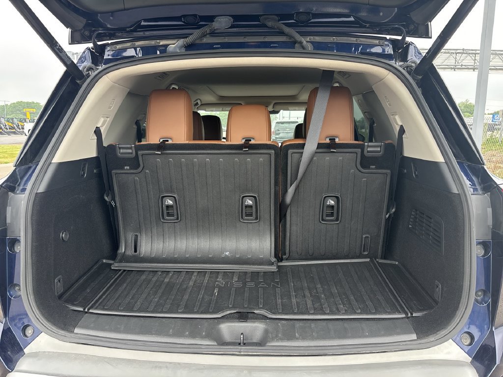 Certified 2024 Nissan Pathfinder Platinum AWD/4WD image 16