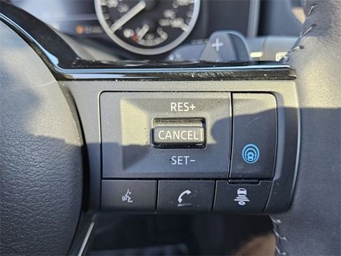 Used 2023 Nissan Rogue SL w/ SL Premium Package image 28