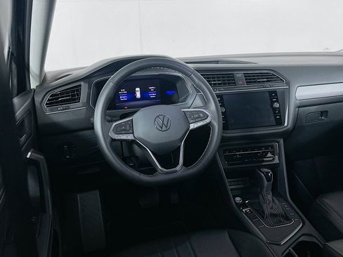 Used 2023 Volkswagen Tiguan SE image 17