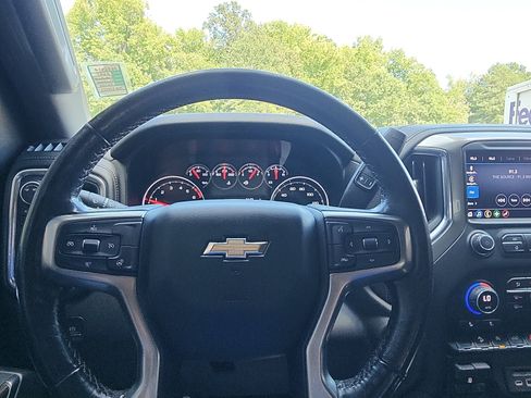 Used 2021 Chevrolet Silverado 1500 LT AWD/4WD image 15